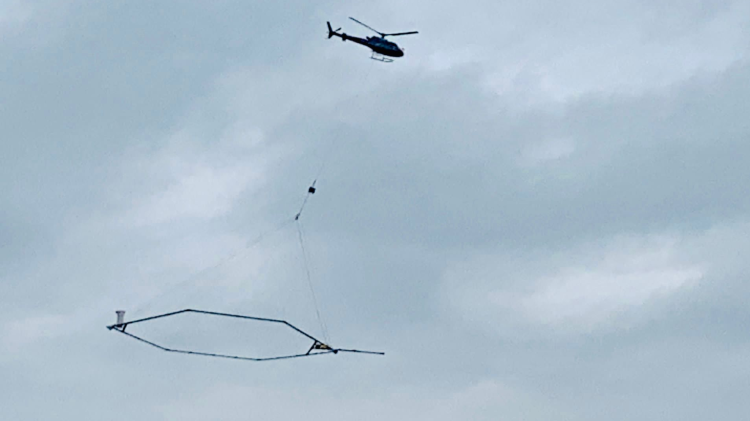 Elicottero sorvola il Naviglio Pallavicino alla ricerca delle falde acquifere