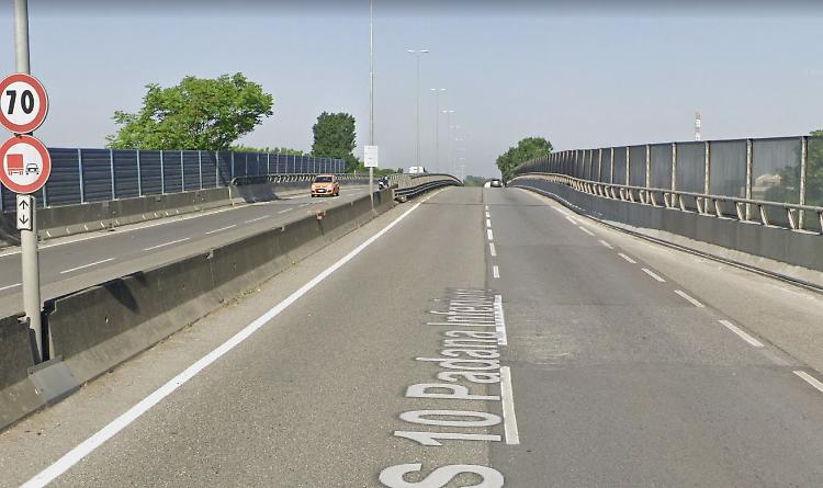 Rottura di un giunto in tangenziale, si viaggia su una sola corsia