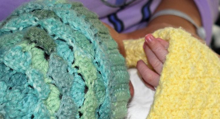Ostetricia: da ‘Cuore di maglia’ micro indumenti per i neonati