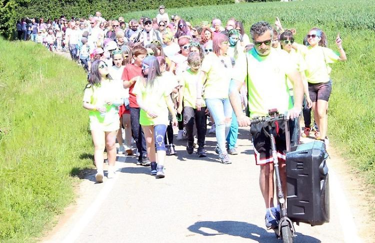Color Walk, oltre 220 persone hanno aderito alla camminata colorata