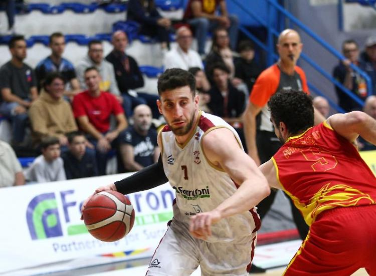 Basket, missione compiuta: una grande Juvi spazza via Ravenna