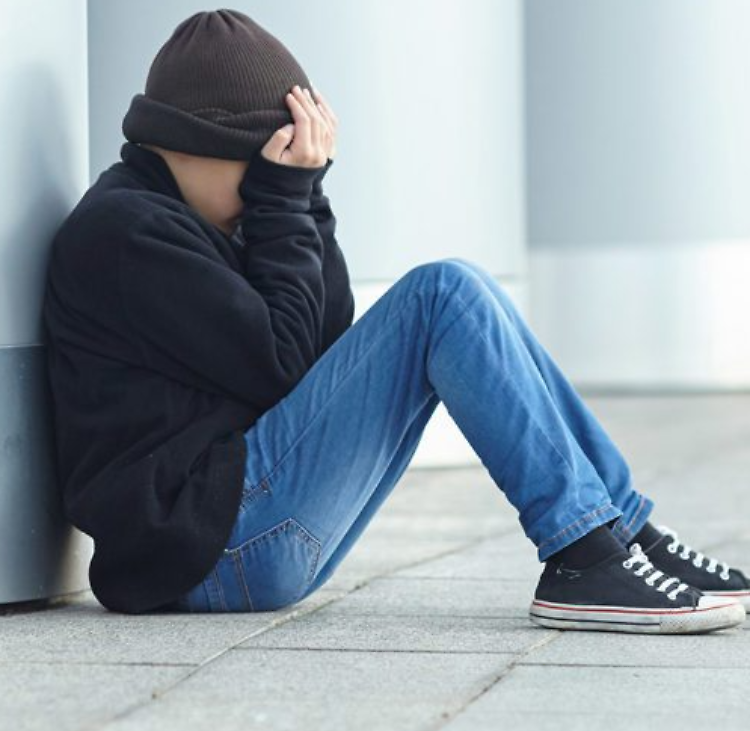 Giovani, il don promuove corsi anti-disagio