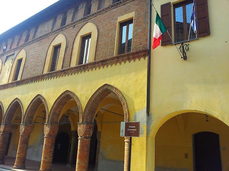 Tenta di rubare in un ufficio comunale, denunciato 35enne