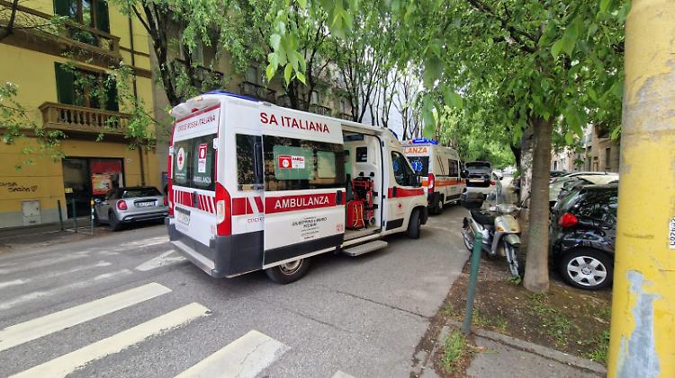 Investita da uno scooter sulle strisce pedonali, due anziani finiscono in ospedale