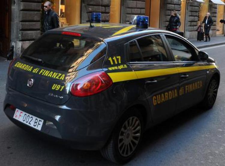 Aveva otto chili di cocaina in sedia a rotelle, arrestato a Malpensa