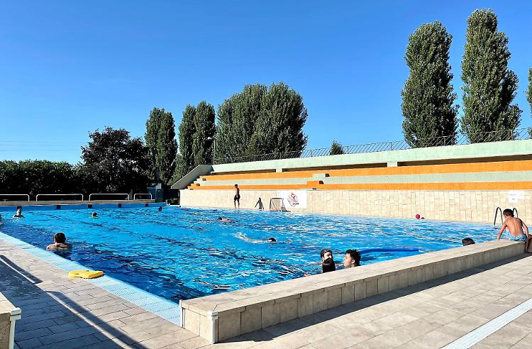 Estate salva, c’è il gestore. La piscina comunale riaprirà a inizio giugno