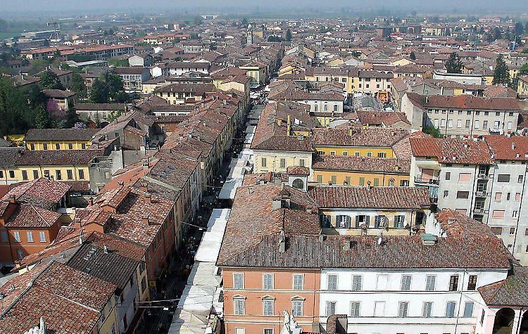 Affitti, appartamenti pollaio: «In trenta in una casa»