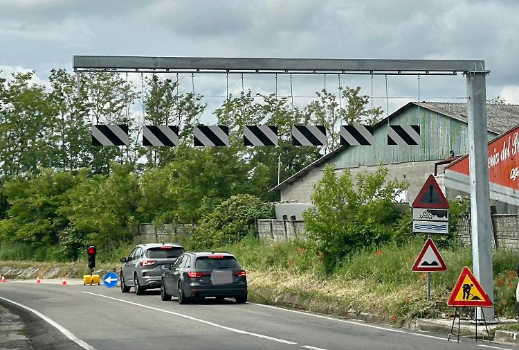 Sottopasso 'trappola' per i camion, la Provincia di Piacenza installa dei dissuasori