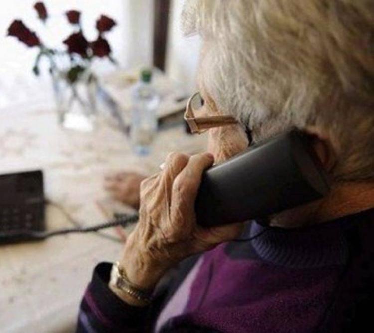 Truffe agli anziani, ma la nonna non ci casca