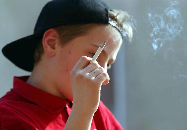 Sigarette e tumore al polmone: un adolescente su 10 fuma regolarmente
