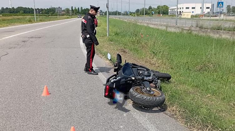 Cade con la moto, ferito centauro 41enne di Cassano d'Adda