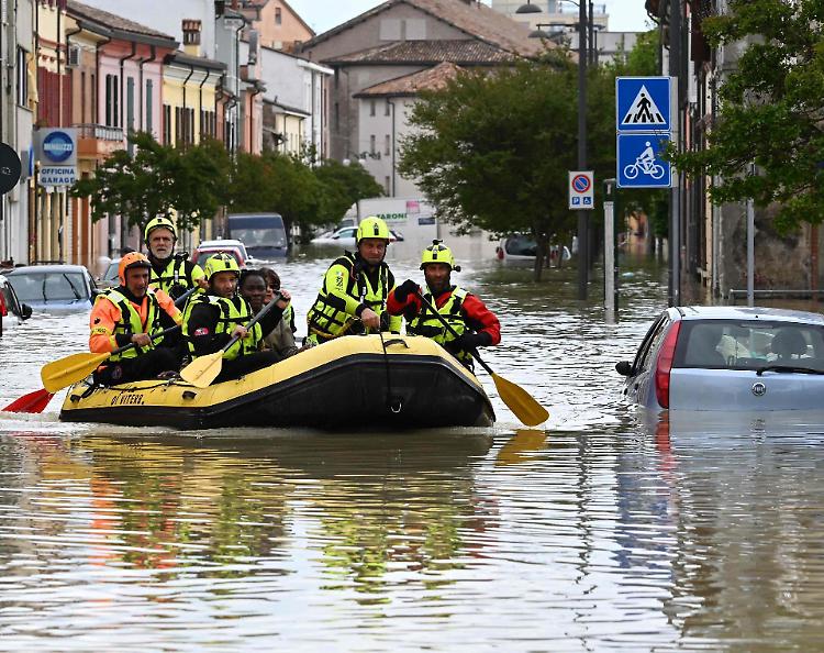Nel disastro della Romagna la nostra normalità perduta