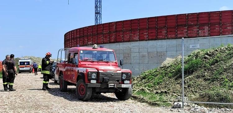 Infortunio su lavoro, in quattro cadono dal ponteggio: tre addetti in ospedale