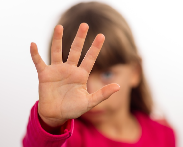 I bimbi abusati invecchiano prima: la violenza lascia segni sul Dna