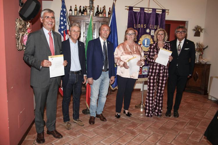 Lions Club, conviviale del 23 maggio: premiati gli affiliati decennali