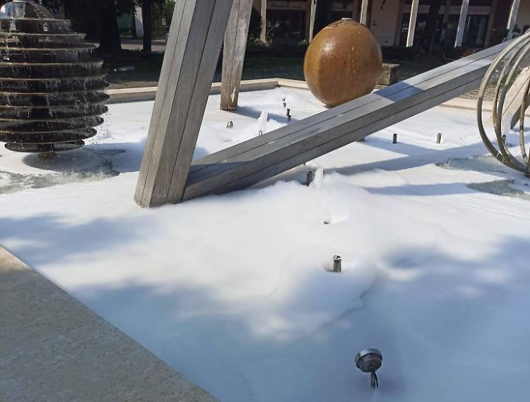 Detersivo nella fontana di piazza Fulcheria, Franco Bordo 'schiuma' di rabbia