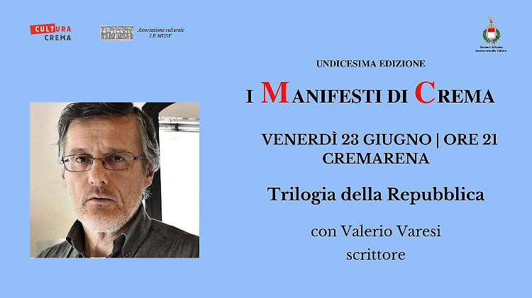 Lo scrittore Valerio Varesi parla nell'incontro "Trilogia della Repubblica"