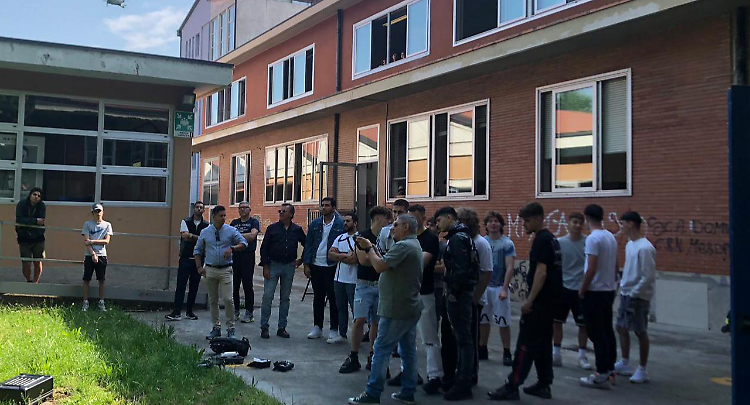 La scuola del futuro, al Marazzi s’impara a costruire droni