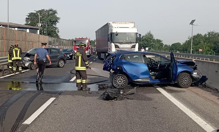Scontro lungo la Paullese, resta gravissima l'infermiera 30enne