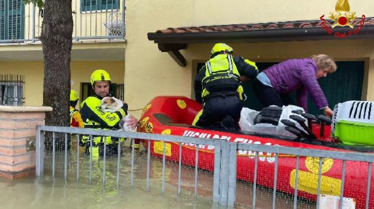 Alluvione, i vigili del fuoco di Cremona attivi contro l'emergenza dal 16 maggio ad oggi 