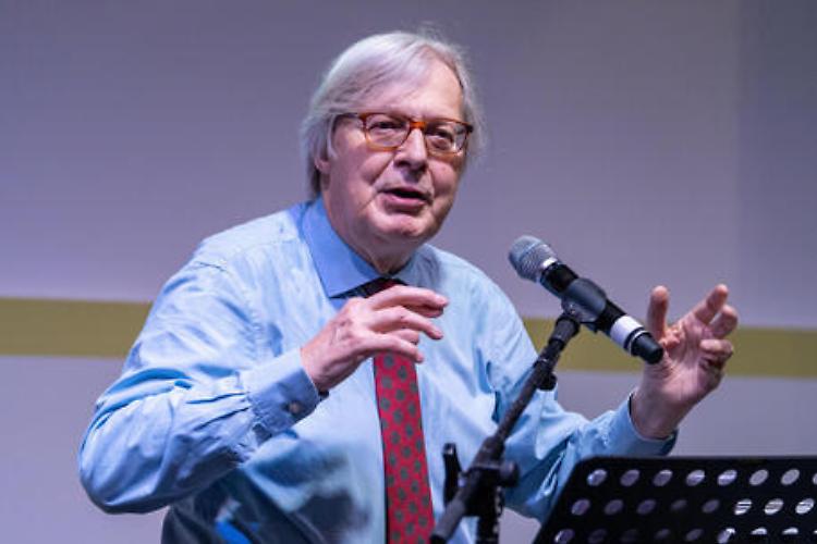 Sgarbi al Maxxi fra volgarità e parolacce, dipendenti in rivolta