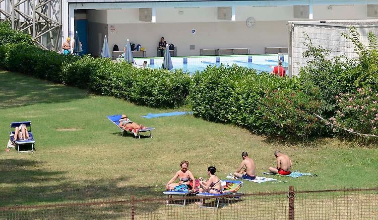 Piscina, Weekend di apertura: in pochi per la convertibile