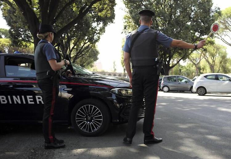 Travolta da auto pirata nel Varesotto, morta 41 enne