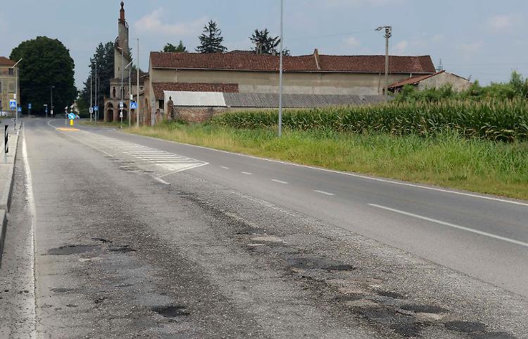 Asfalto impraticabile, strade ridotte a gruviera: ecco le priorità