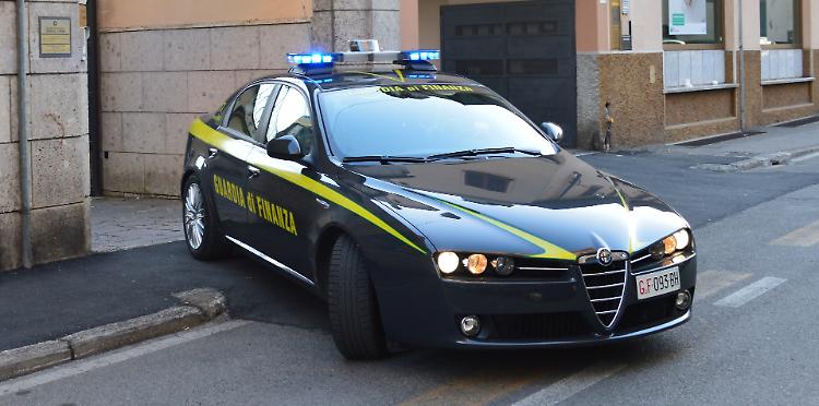 Nei guai. Dopo le ‘nozze truffa’, adesso non riesce a separarsi