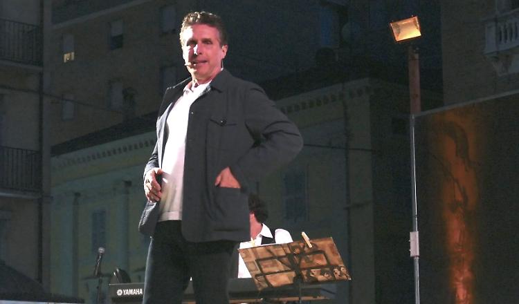 La grande notte di Raul Cremona. Folla da record sul Listone