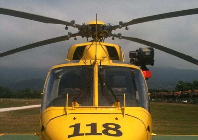 Cade malamente dallo scivolo, brutta frattura per un bimbo di 8 anni