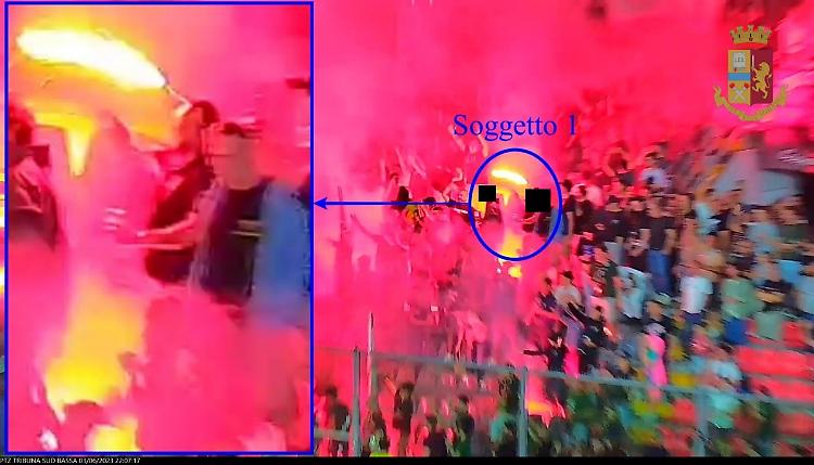 Fumogeni lanciati durante Cremonese-Salernitana, Daspo per 5 tifosi grigiorossi