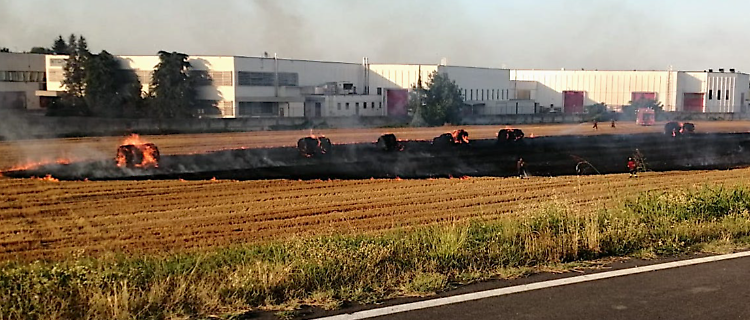 Rogo di rotoballe: «È sempre il piromane»