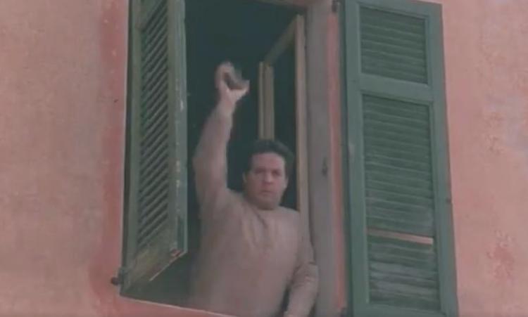 Canto dei galli ogni mattina fra le 4 e le 6, il sonno interrotto finisce in carte bollate