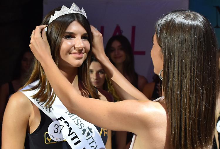 Miss Italia, la 22enne Anna Sampò alla finale regionale