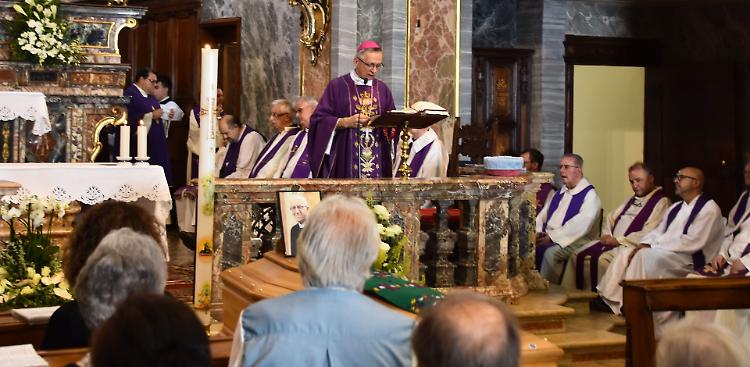 Per don Nichetti commiato ricco di affetto e partecipazione