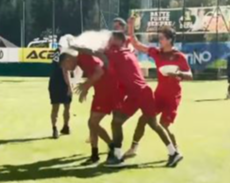 Cremonese: uova e farina per Zanimacchia per festeggiare i 25 anni