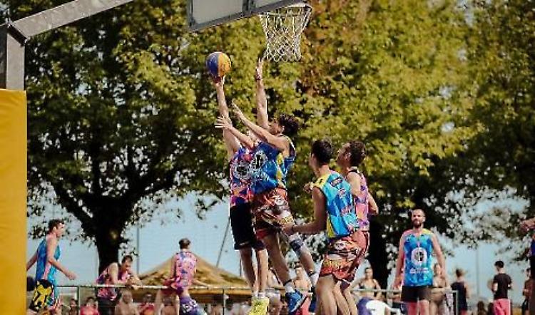 Beach&Basketadi, al 'Fadigati' piace lo spettacolo delle schiacciate