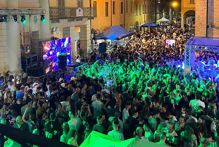 L'Happy Beach fa il pieno al borgo 