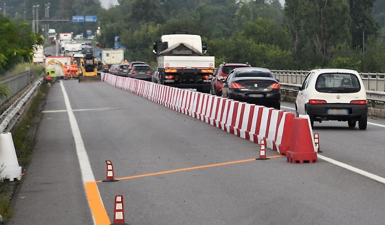 Lavori in tangenziale al via, traffico bloccato all’altezza del cavalcavia sul Serio