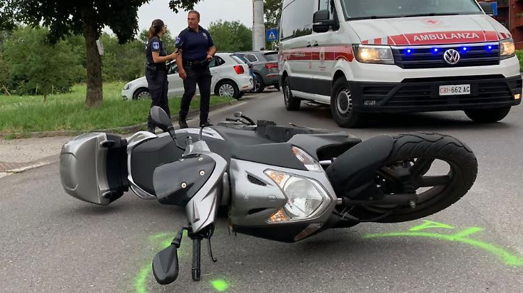 Scontro in via Viviani, scooterista 82enne ferito