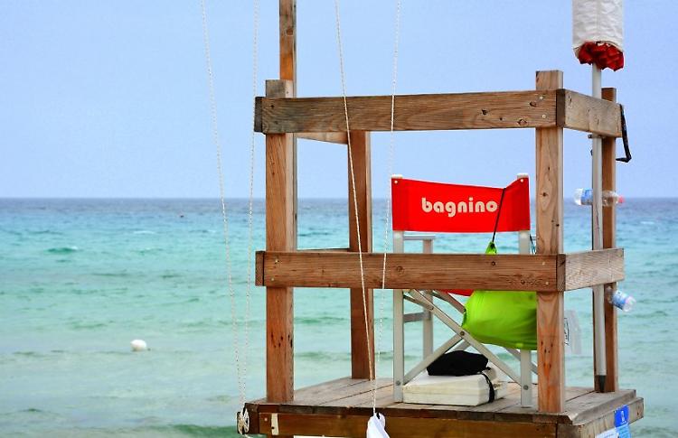 Sabaudia, 19enne salva 5 persone al primo giorno da bagnina