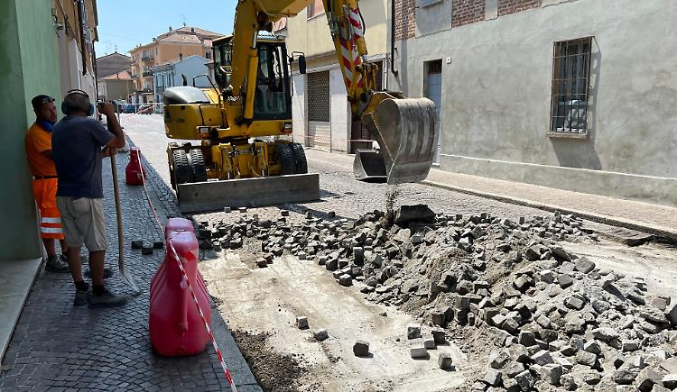 Estate di cantieri in città, via Porzio: il ‘salotto buono’