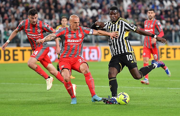 Calcio serie B: la Cremonese lavora su due rinnovi e intanto se ne va uno straniero