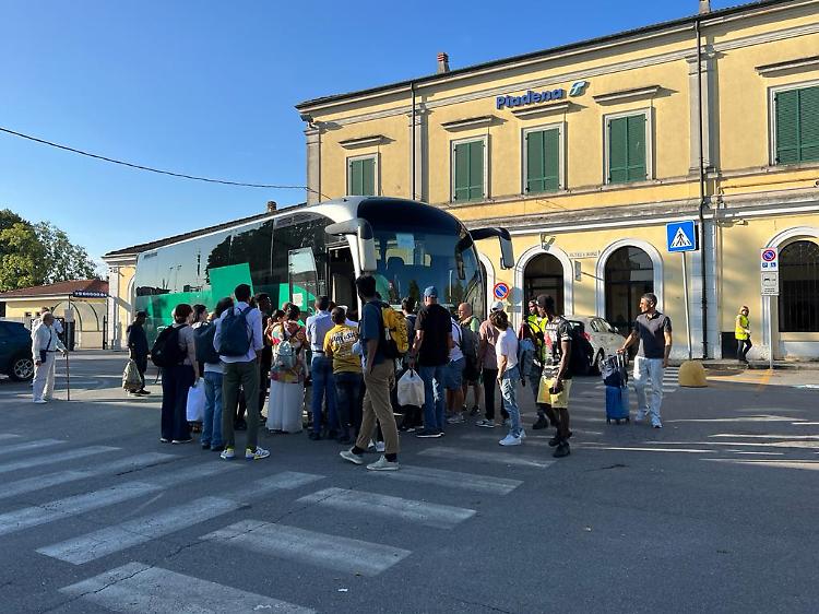 Rami caduti sui binari, traffico ferroviario paralizzato tra Cremona e Mantova