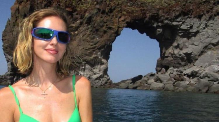 Incendi. Sicilia, Chiara Ferragni: "Sono qui per fare la mia parte"