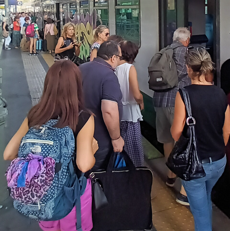 Ancora ritardi per la Freccia della Versilia in versione lumaca