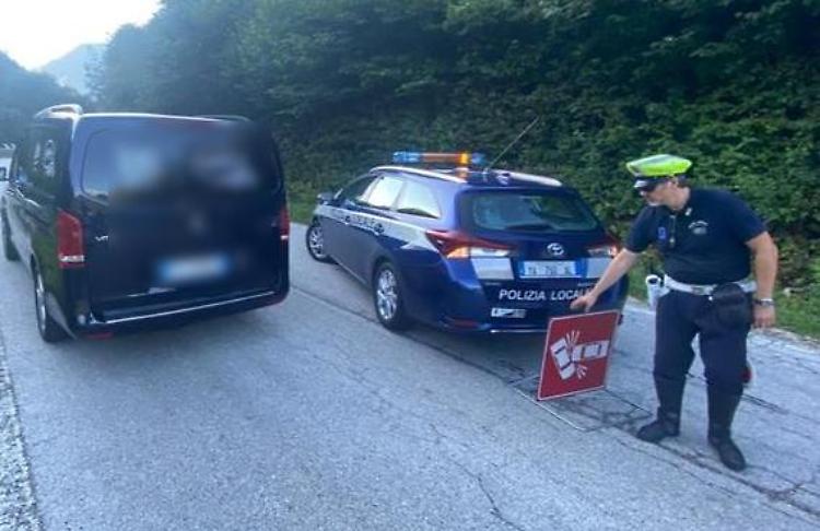 Provoca incidente a Gadesco e fugge, intercettato e bloccato in tangenziale a Cremona