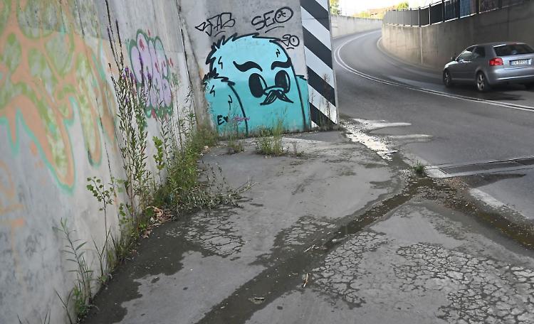 Sottopasso colabrodo, infiltrazioni d'acqua in via Indipendenza