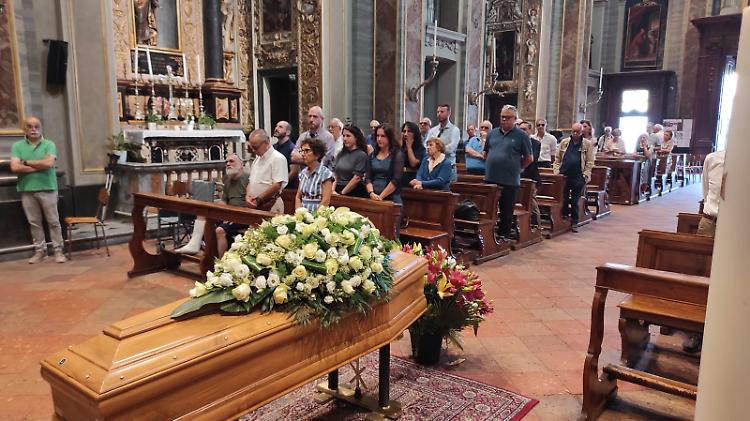 L'ultimo saluto a Bettini: "Un uomo ironico e sorridente"